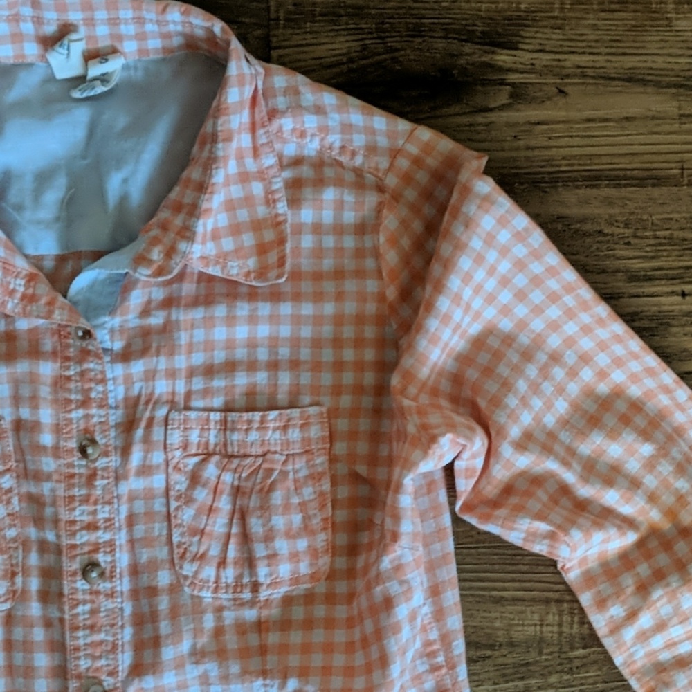 Female Button Up - Picture 4 of 4